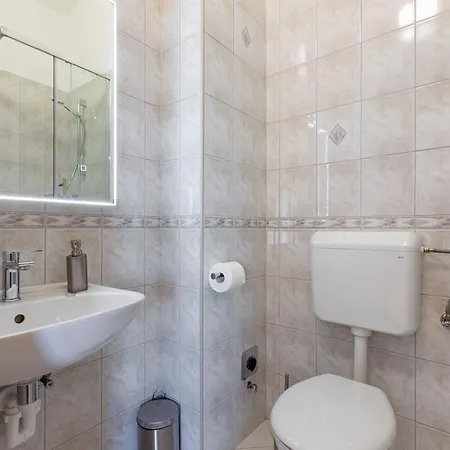 Apartament Lola *