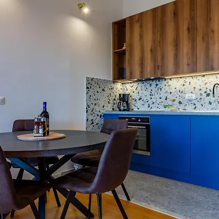 Apartament Lola *